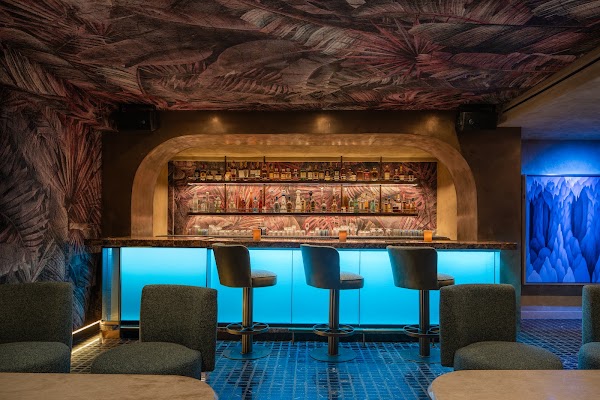 Harbour Club 4