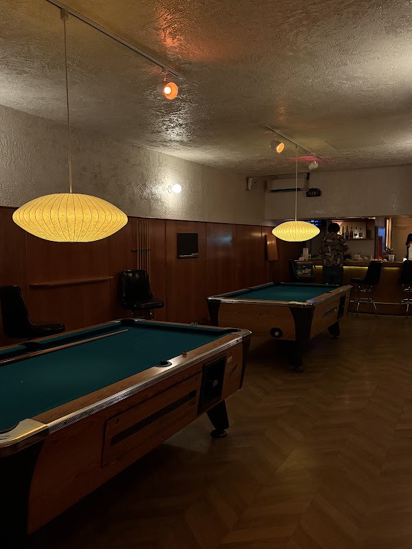 Twins Lounge 4