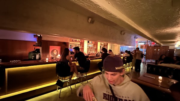 Twins Lounge 3
