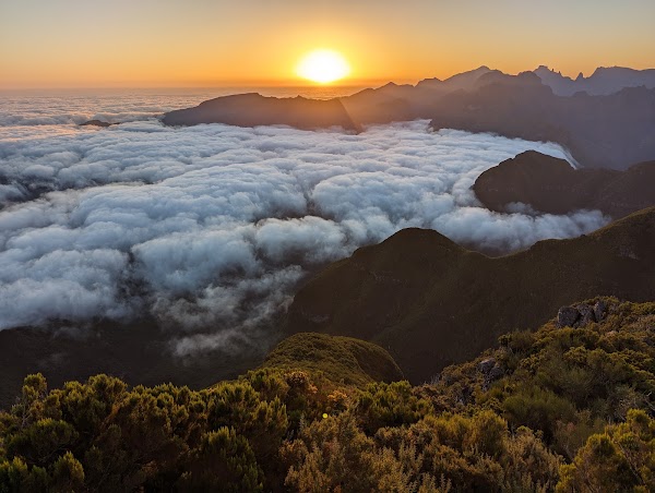 Bica da Cana peak and viewpoint