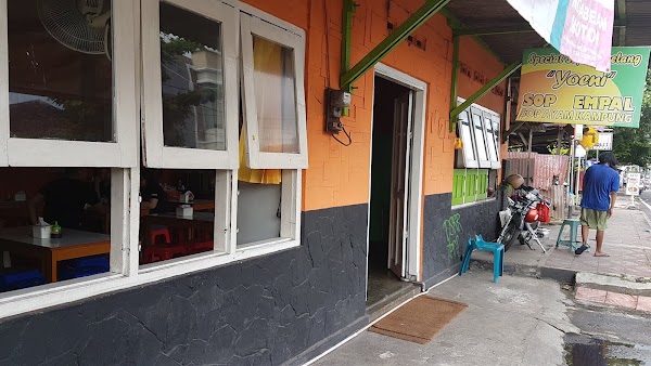 Warung Sop Empal Yoeni