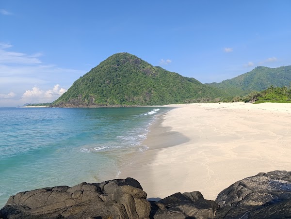 Pantai Tomang-Omang
