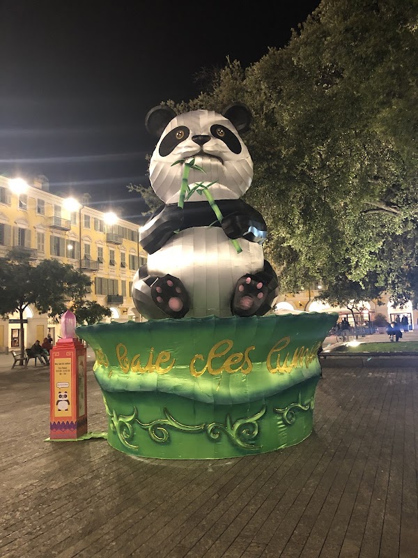 Place Giuseppe Garibaldi 2