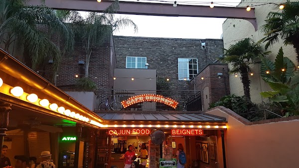 Cafe Beignet, Bourbon Street