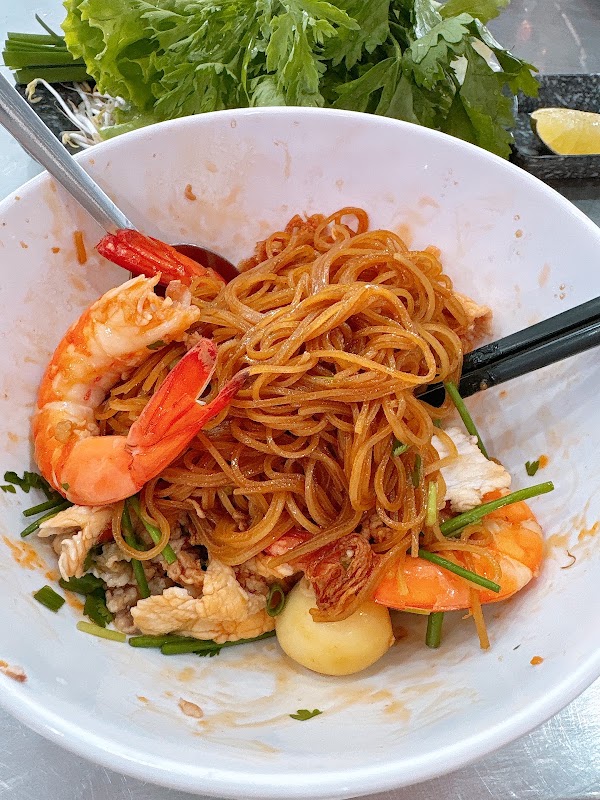 Nhan Restaurant - Phnom Penh Style Rice Noodle Soup 4