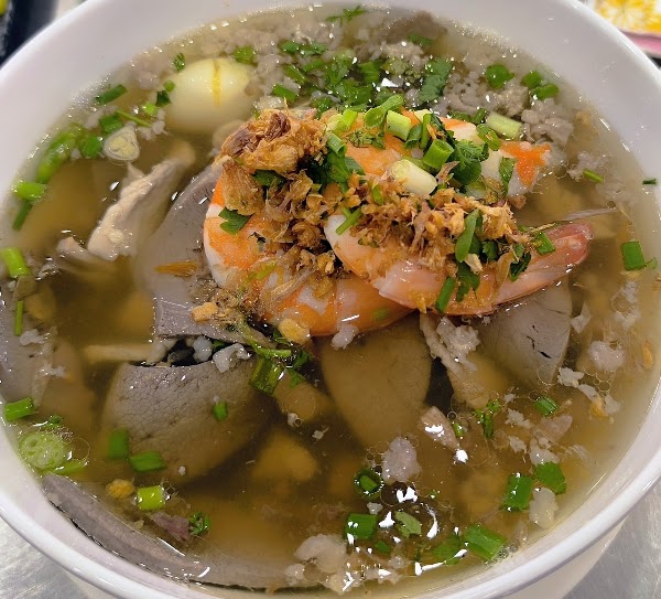 Nhan Restaurant - Phnom Penh Style Rice Noodle Soup 3