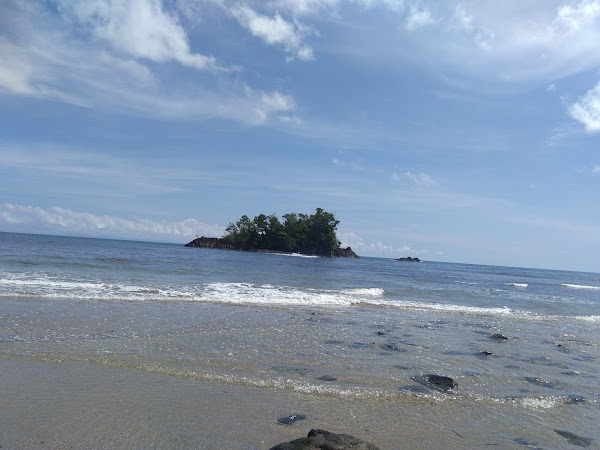 Pantai Batu Lobang Pasir Putih 1