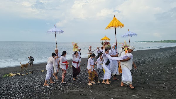 Black Sand Beach Pasinggahan 2