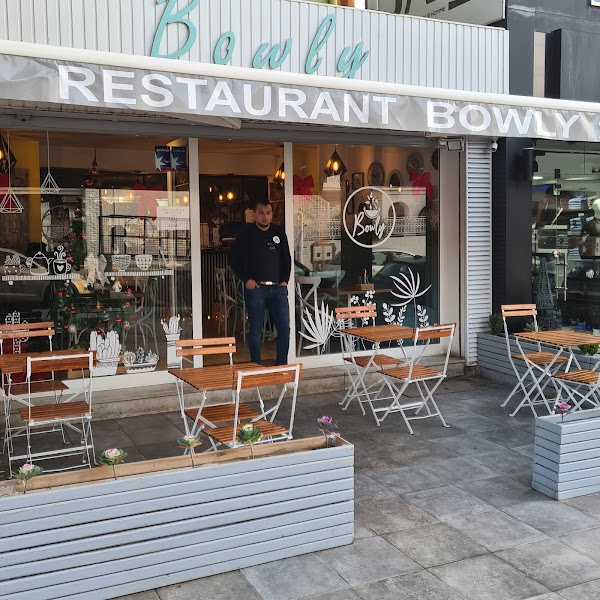 Bowly
