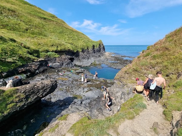 Ceibwr Beach
