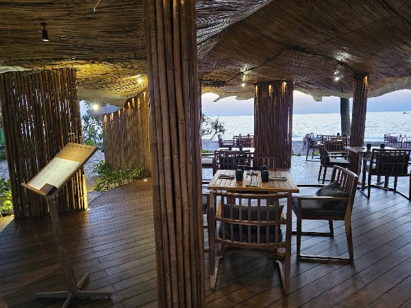 Aqua Bar and Lounge