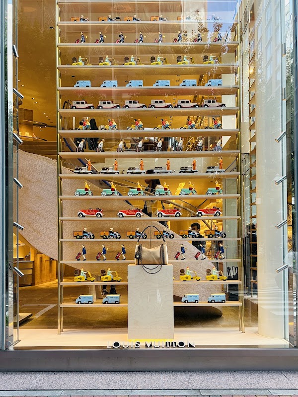 ルイ･ヴィトン 銀座並木通り店 5