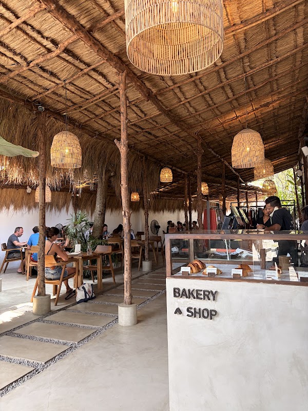 Nomad Café 3