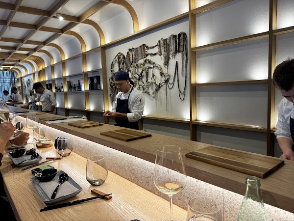 Akiro Hand Roll Bar 3