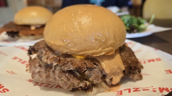 Smizzle Burger - Bambini Villa 4