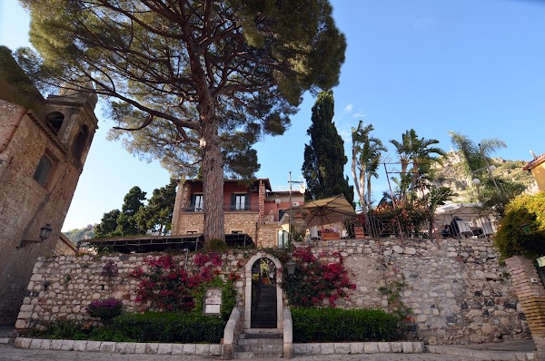 Villa Zuccaro Pizzeria Taormina 3
