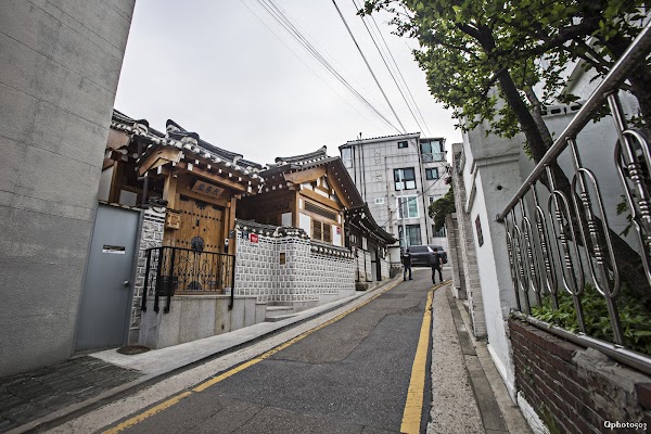 Bukchon Yukgyeong (Photo Spot) 4