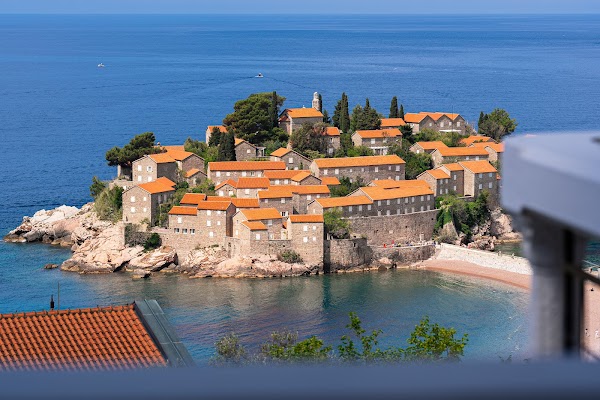 Montenegro  🇲🇪 12
