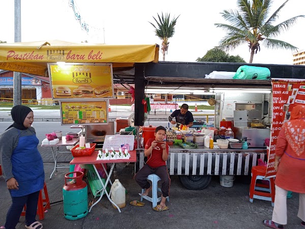 Pantai Cenang night market