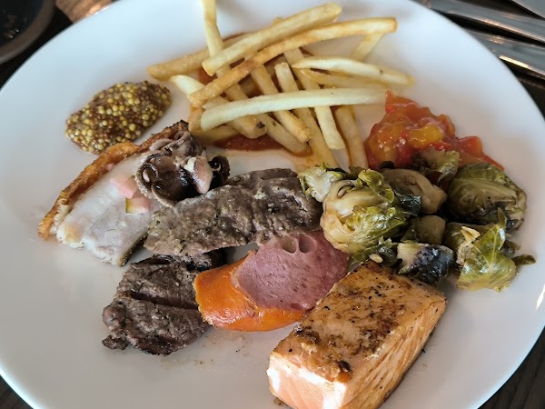 Stratosfare Restaurant & Bar 5