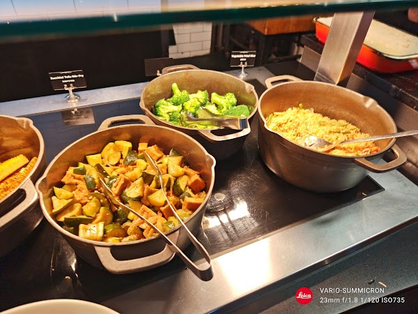 Stratosfare Restaurant & Bar 4