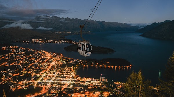 Stratosfare Restaurant & Bar 3