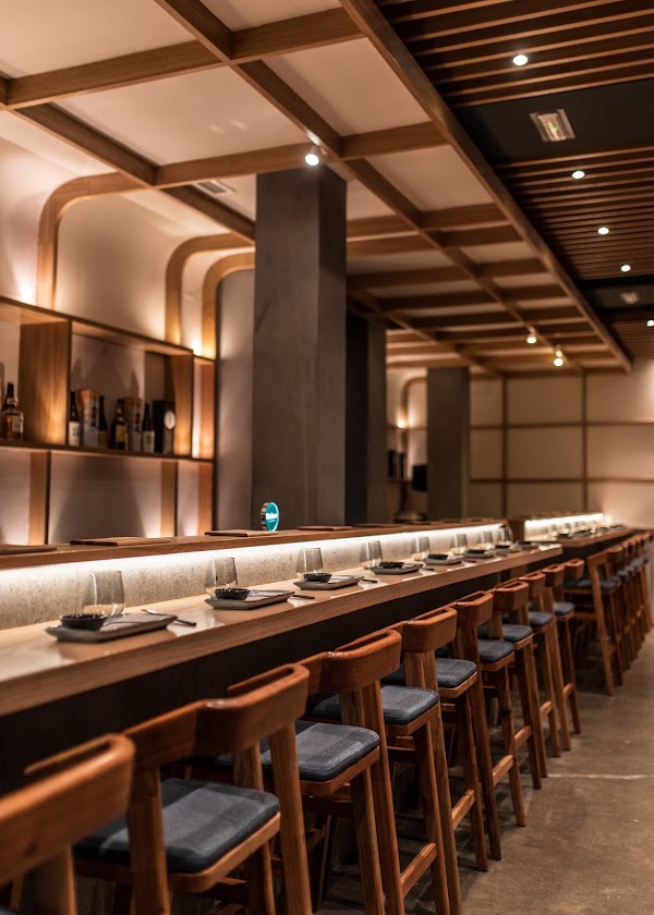 Akiro Hand Roll Bar 1