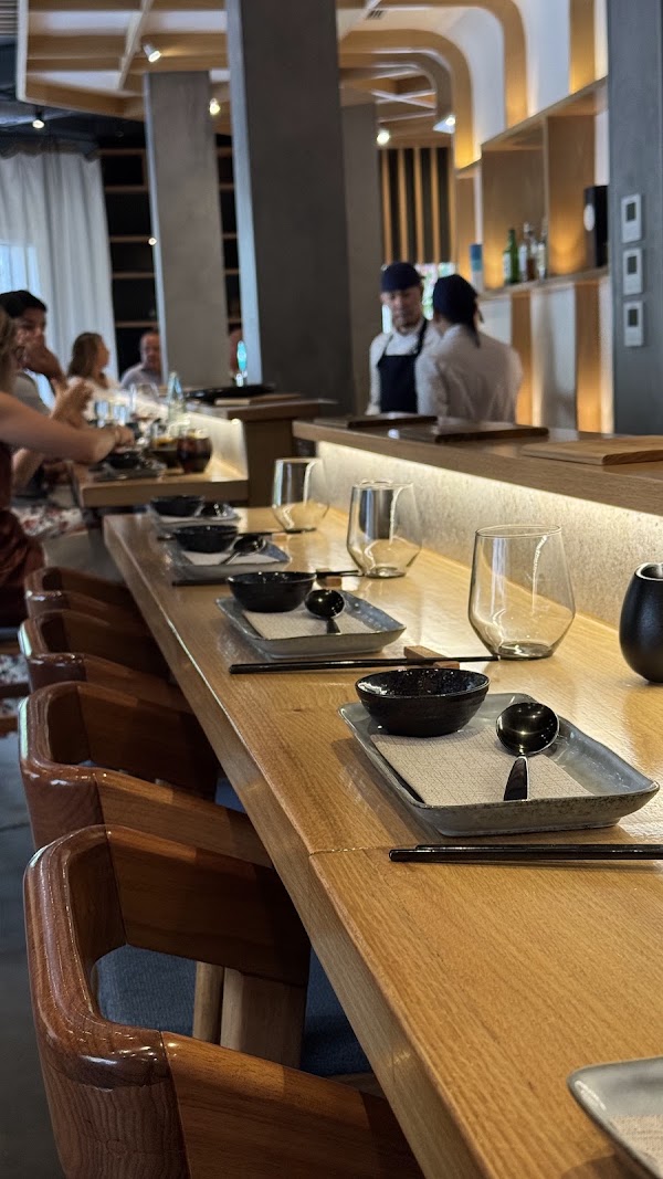 Akiro Hand Roll Bar 2
