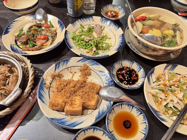 Cuc Gach Restaurant 4