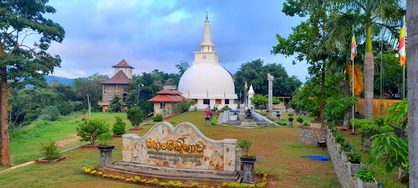 Mahamevnawa Buddhist Monastery- Kundasale මහමෙව්නාව භාවනා අසපුව - කුණ්ඩසාලේ