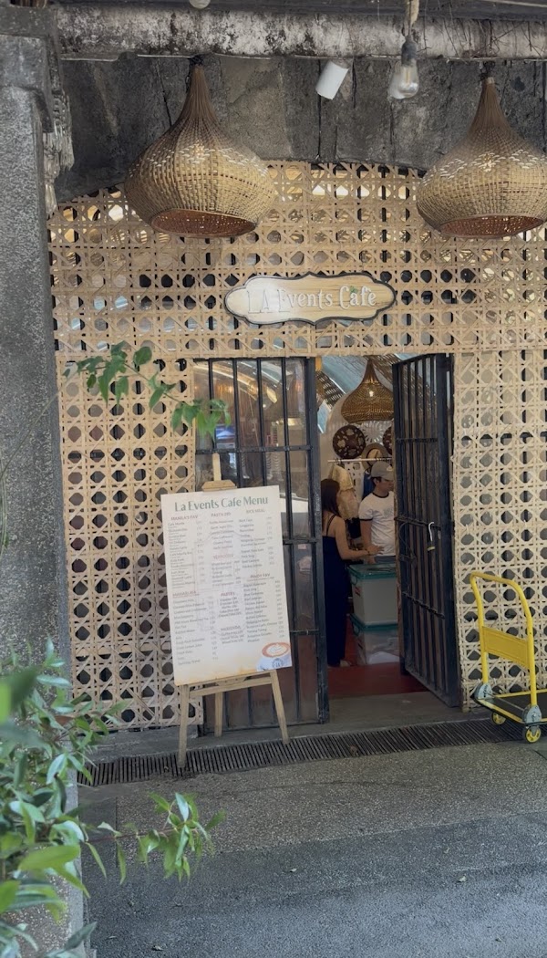 Traje de Intramuros