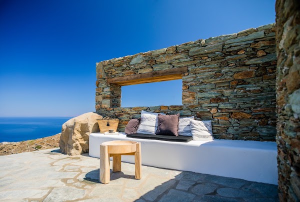 MAKARIAS TRADITIONAL LUXURY VILLA