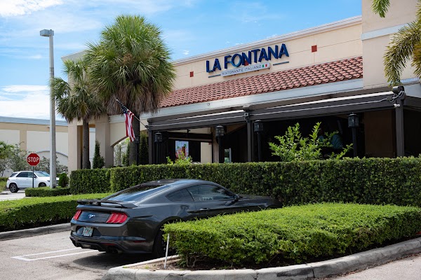 La Fontana Italian Restaurant & Pizzería 1