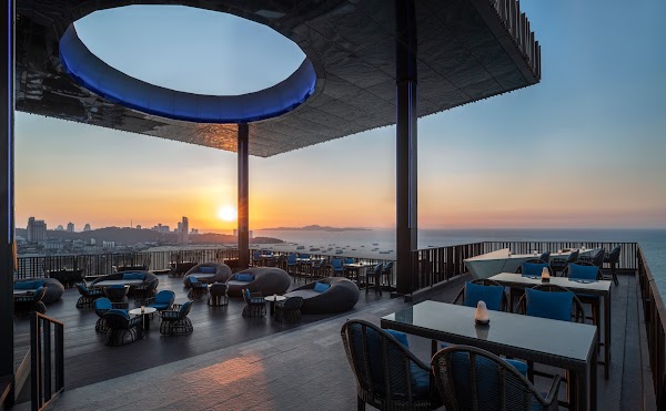 Horizon Rooftop Restaurant and Bar 4