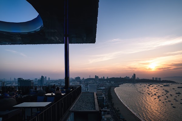 Horizon Rooftop Restaurant and Bar 3