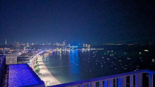 Horizon Rooftop Restaurant and Bar 2