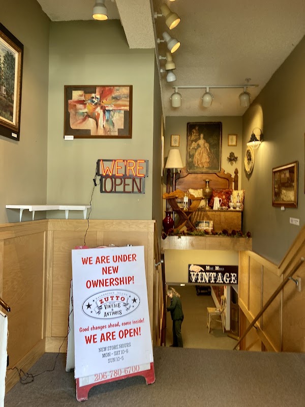 Zutto Vintage & Antiques