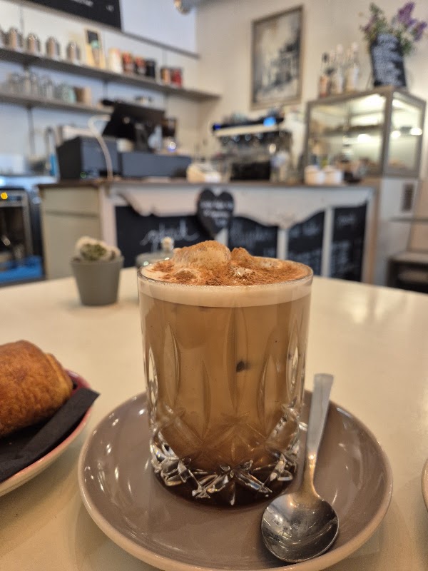 Elli's Café 3