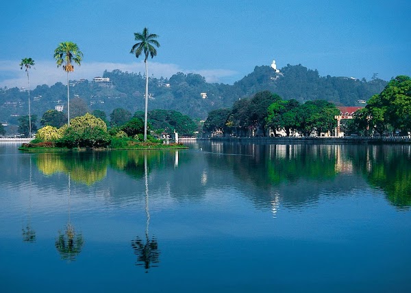 Kandy Lake 4