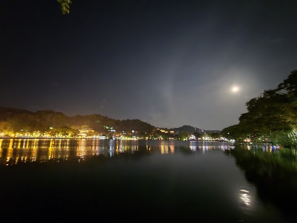 Kandy Lake 2