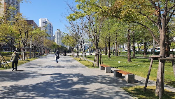 Song Sanghyeon Square 5