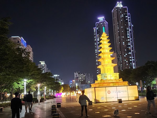 Song Sanghyeon Square 2