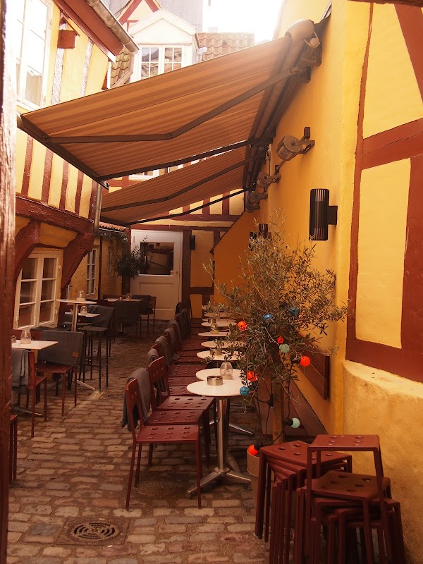 Yoyo Café & Bar