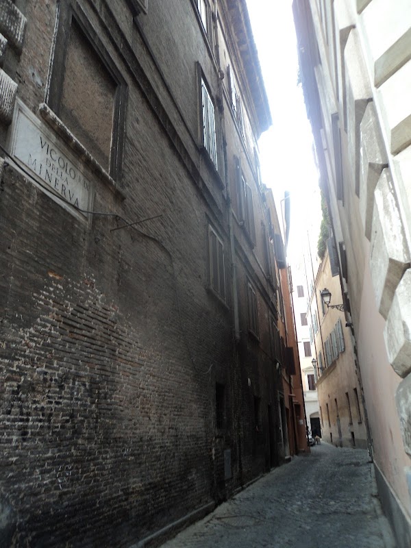 Traversa Vicolo della Minerva