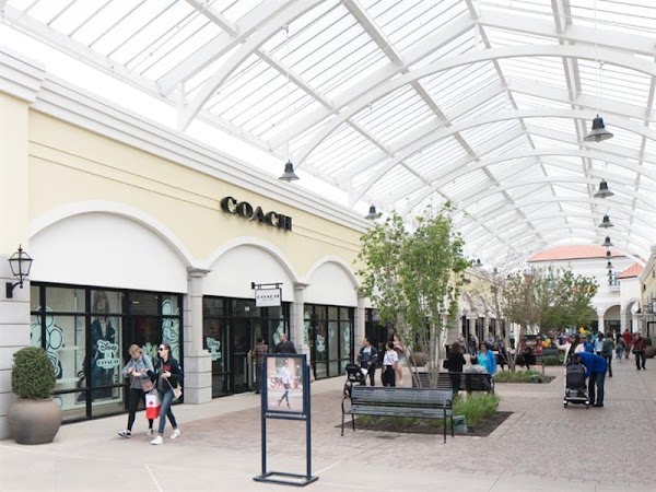 Tanger Outlets Deer Park