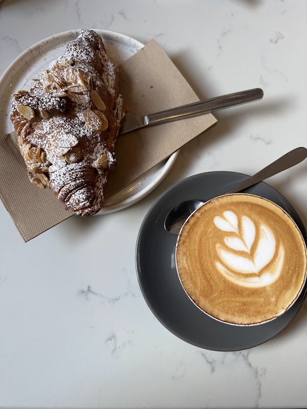 Mjölk Café & Bakery 3
