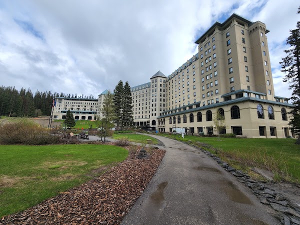 Lake Louise Lakeshore 5