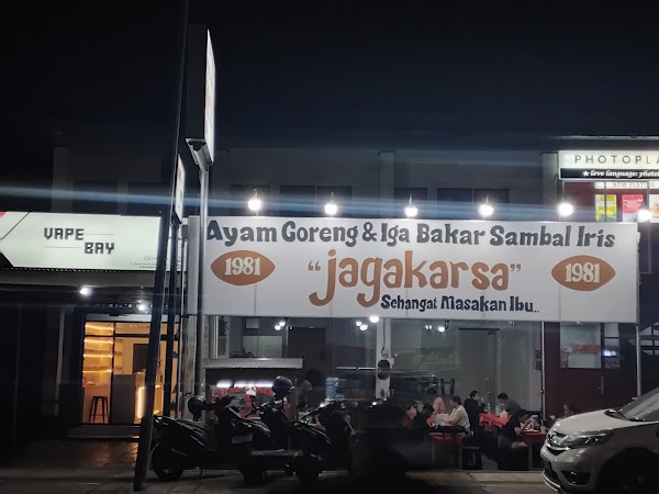 Jagakarsa Ayam Goreng dan Iga Bakar Sambal Iris