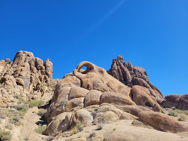 Eye of Alabama Hills Arch