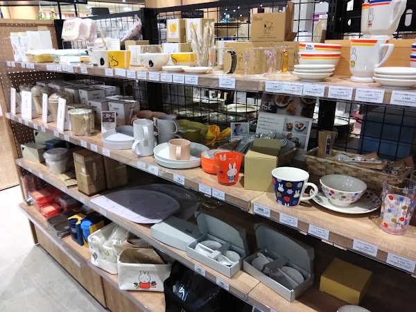 TSUTAYA BOOKSTORE 水口 4